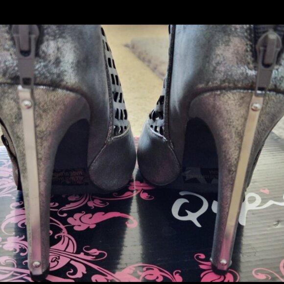 Metallic Peekaboo Heels Size 8 - Picture 2 of 5